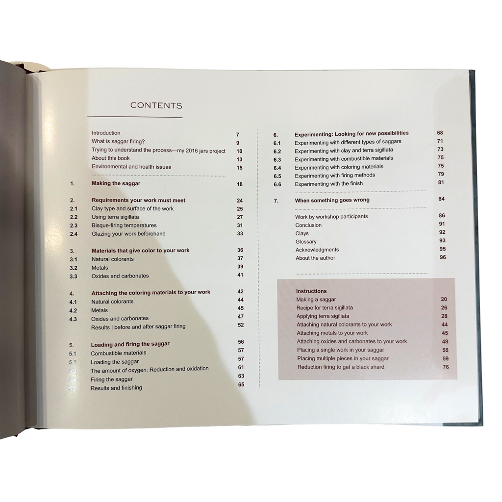 Saggar Firing in an Electric Kiln: A Practical Handbook by Jolanda van de Grint